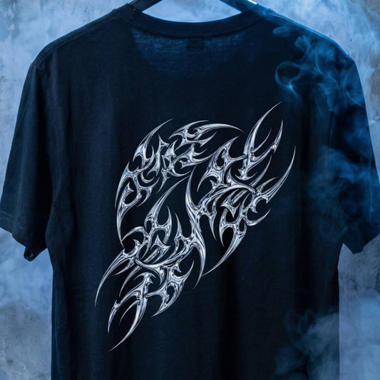 T-shirt graphique dos flammes tribales